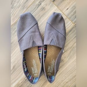 Women's Toms shoes